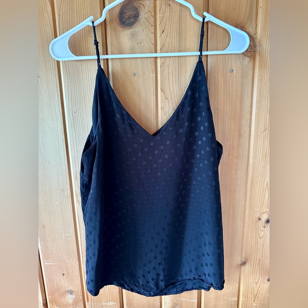 Express V-Neck Downtown Top - M